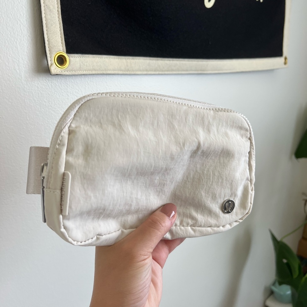 Lululemon Everywhere Belt Bag - Picture 1 of 5